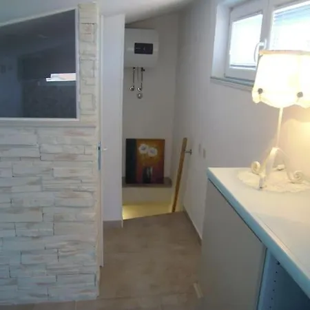 Sp Small Loft - No Parking