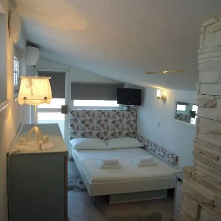 Sp Small Loft - No Parking