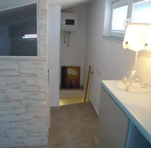 Sp Small Loft-no Parking